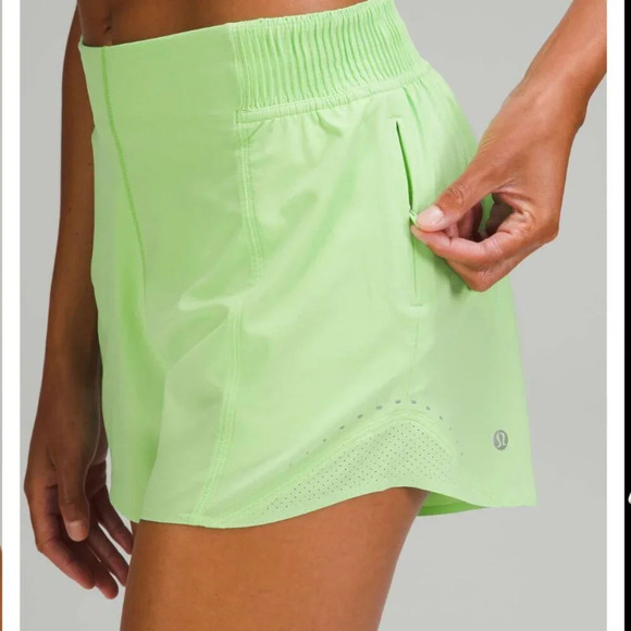 Lululemon Hotty Hot High-Rise Short 4" *Special Edition Scream Green Light Size - Picture 5 of 9